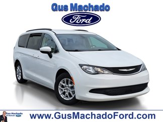 Used 2021 Chrysler Voyager Lxi image 1