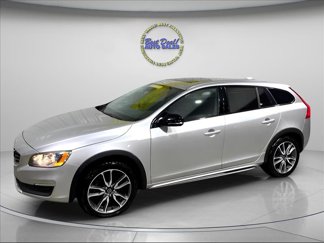 Used 2016 Volvo V60 T5 Cross Country image 1