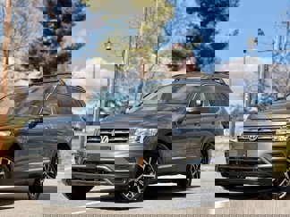 Used 2021 Volkswagen Tiguan SE R-Line image 1