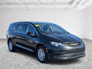 Used 2022 Chrysler Voyager LX image 1
