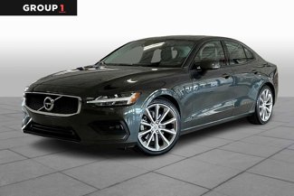 Used 2020 Volvo S60 T5 Momentum image 1