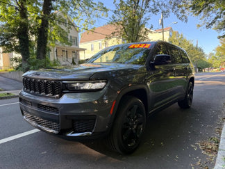 Used 2022 Jeep Grand Cherokee L Laredo image 1