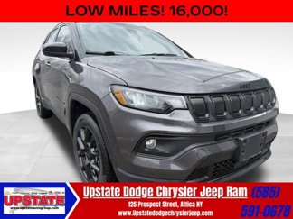 Used 2022 Jeep Compass Latitude image 1