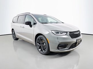 New 2025 Chrysler Pacifica Limited image 1
