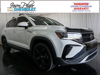 Used 2023 Volkswagen Taos SE image 1