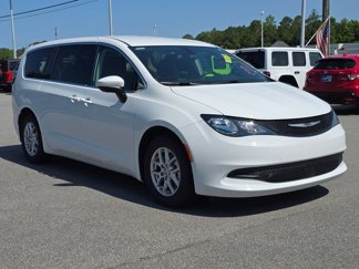 Used 2022 Chrysler Voyager LX image 1