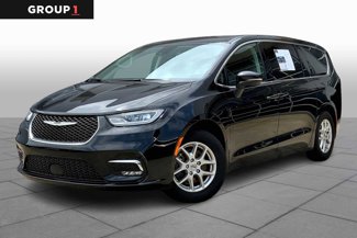 Used 2023 Chrysler Pacifica Touring-L image 1