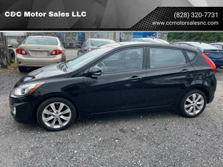 Used 2013 Hyundai Accent SE image 1