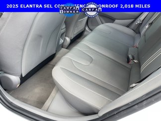 Used 2025 Hyundai Elantra SEL image 1