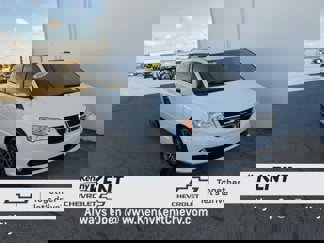 Used 2017 Dodge Grand Caravan SXT image 1