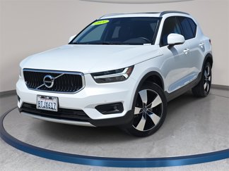 Used 2021 Volvo XC40 T5 Momentum image 1