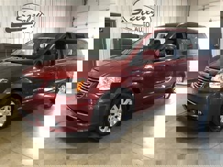 Used 2016 Chrysler Town & Country Touring image 1