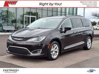 Used 2017 Chrysler Pacifica Touring-L w/ Tire & Wheel Group image 1