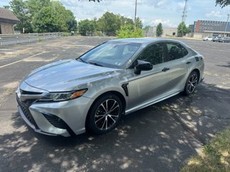 Used 2019 Toyota Camry SE image 1