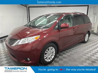 Used 2012 Toyota Sienna XLE image 1