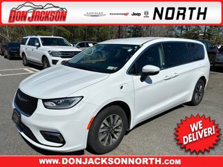 Used 2023 Chrysler Pacifica Touring-L image 1
