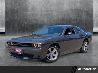 Used 2015 Dodge Challenger SXT image 1