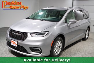 Used 2021 Chrysler Pacifica Touring-L image 1