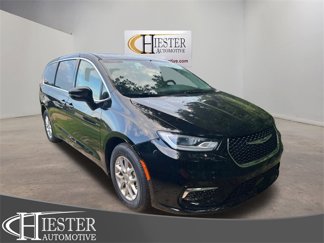 Used 2024 Chrysler Pacifica Touring-L image 1