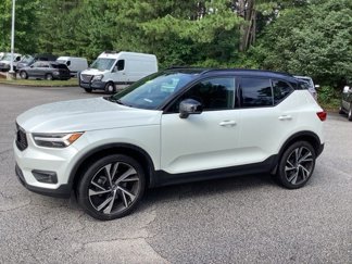 Used 2021 Volvo XC40 T4 R-Design w/ Climate Package image 1