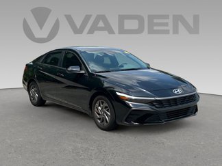 Used 2024 Hyundai Elantra SEL image 1