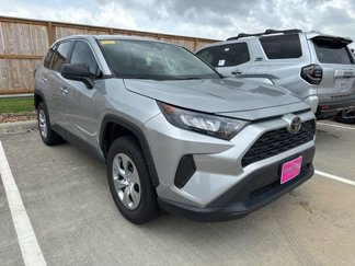 Used 2022 Toyota RAV4 LE image 1