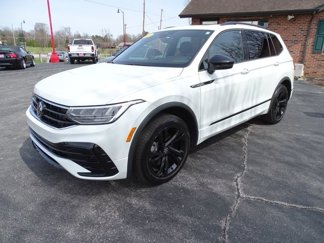 Used 2023 Volkswagen Tiguan SE R-Line image 1