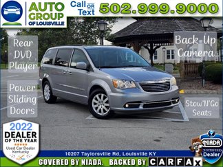 Used 2014 Chrysler Town & Country Touring image 1