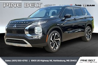 Used 2023 Mitsubishi Outlander SE image 1