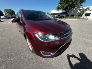 Used 2017 Chrysler Pacifica Touring-L image 1