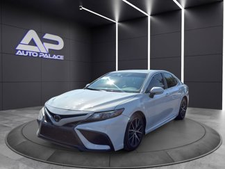 Used 2022 Toyota Camry SE image 1