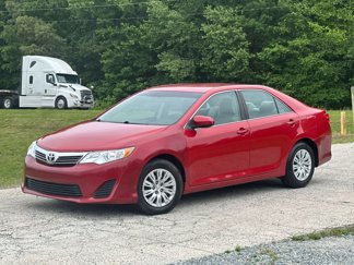 Used 2014 Toyota Camry LE image 1