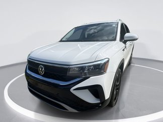 Certified 2022 Volkswagen Taos SE w/ Panoramic Sunroof Package image 1