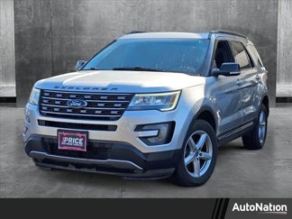 Used 2017 Ford Explorer XLT image 1