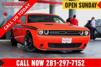 Used 2019 Dodge Challenger SXT image 1