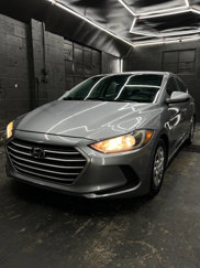 Used 2017 Hyundai Elantra SE image 1