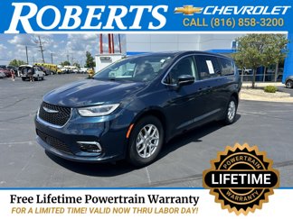 Used 2023 Chrysler Pacifica Touring-L image 1