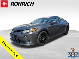 Certified 2022 Toyota Camry XLE image 1