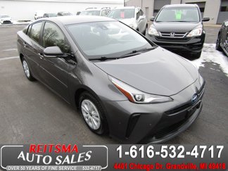 Used 2020 Toyota Prius LE image 1