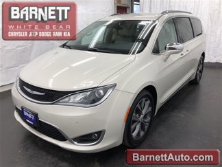 Used 2017 Chrysler Pacifica Limited image 1