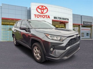 Used 2020 Toyota RAV4 XLE image 1