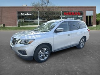 Used 2020 Nissan Pathfinder SV image 1