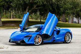 Used 2023 McLaren Artura image 1