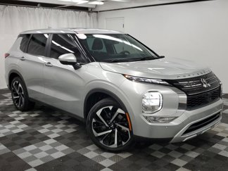 Used 2023 Mitsubishi Outlander SE image 1