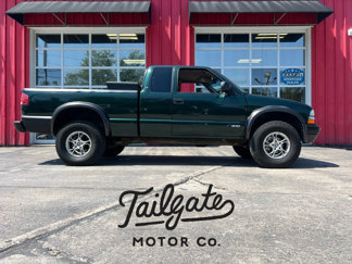 Used 2001 Chevrolet S10 Pickup 4x4 Extended Cab w/ Preferred Equipment Group image 1