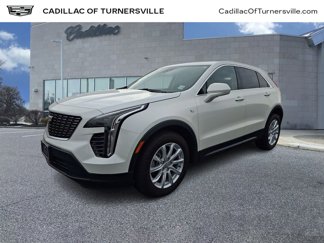 Certified 2022 Cadillac XT4 Luxury w/ Cold Weather Package image 1