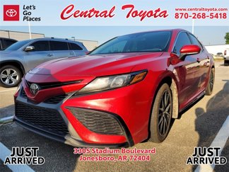 Used 2023 Toyota Camry SE image 1