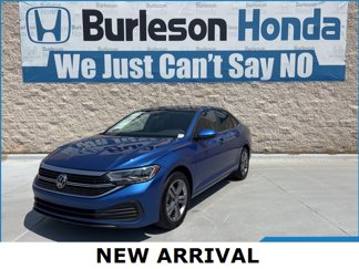 Used 2024 Volkswagen Jetta SE w/ Panoramic Sunroof Package image 1
