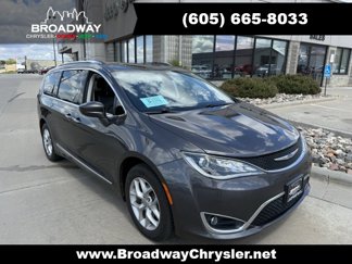 Used 2019 Chrysler Pacifica Touring-L w/ Tire & Wheel Group image 1