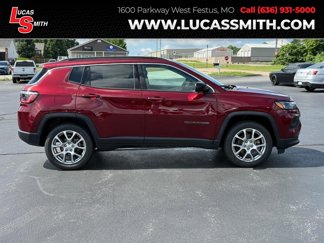Used 2022 Jeep Compass Latitude image 1